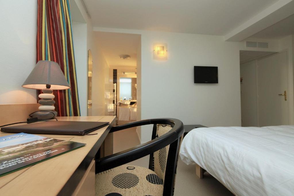 Logis Hotel Restaurant Auberge De La Xaintrie Saint-Privat  Zimmer foto